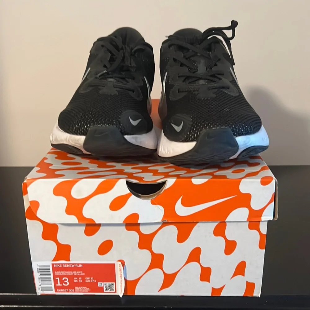 Nike Renew Run (Size 13) - Picture 2 of 4